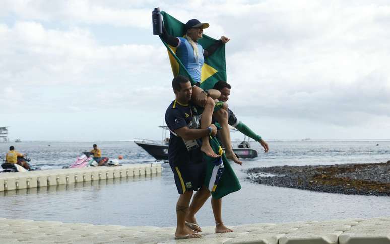 Tatiana celebrando a medalha