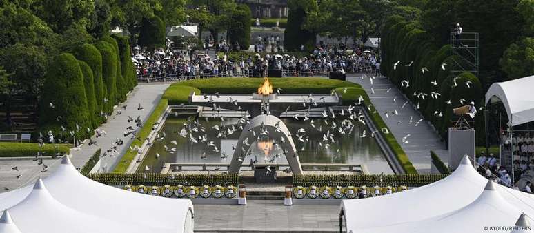 Pombas foram soltas em Hiroshima, no Japão, como um apelo à paz