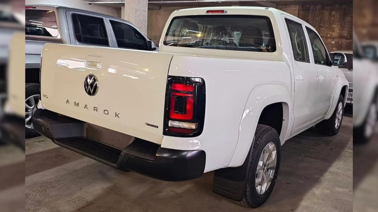 Novo Volkswagen Amarok Comfortline flagrado sem camuflagem