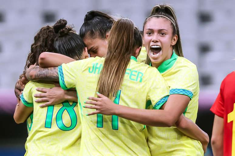 Brasileiras comemoram gol marcado contra a Espanha na semi dos Jogos de Paris