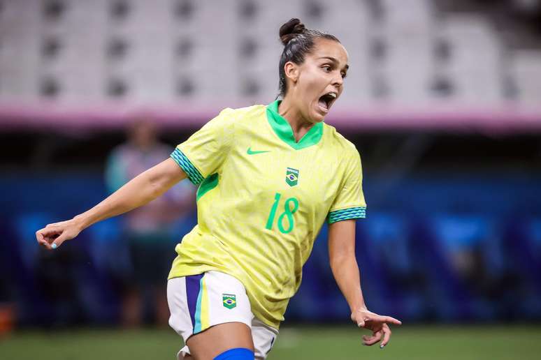 Gabi Portilho comemora gol do Brasil contra a Espanha na semi dos Jogos de Paris.