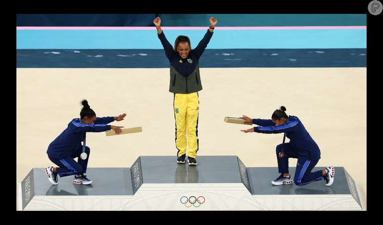 A foto de Rebeca Andrade sendo reverenciada nas Olimpíadas de Paris 2024 não passou despercebida por ninguém.