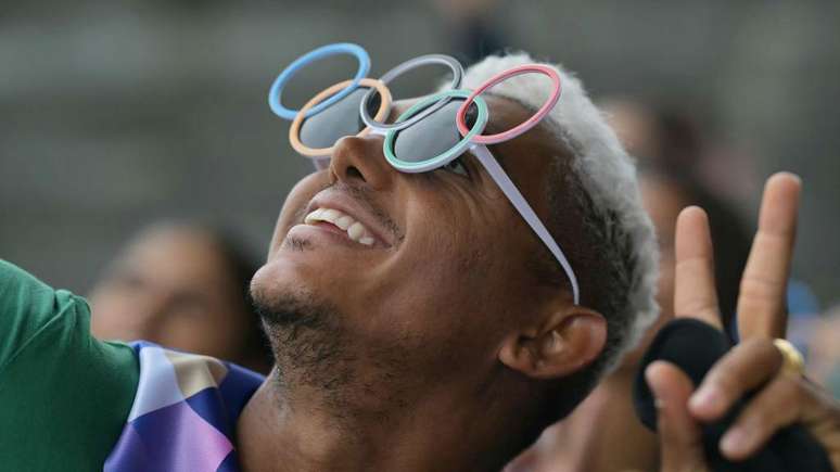 O canoísta baiano Isaquias Queiroz tem chance de ganhar duas medalhas na Olimpíada de Paris. Se isso ocorrer, vai igualar o recorde de seis medalhas de Rebeca Andrade.