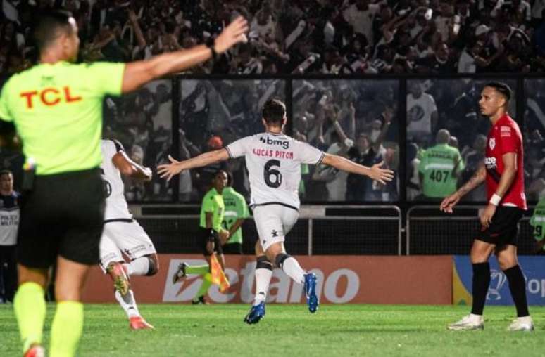 Vasco bate o Atlético-GO e avança na Copa do Brasil –