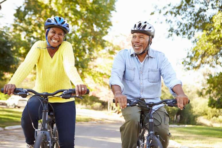 Andar de bicicleta ajuda a manter os joelhos saudáveis