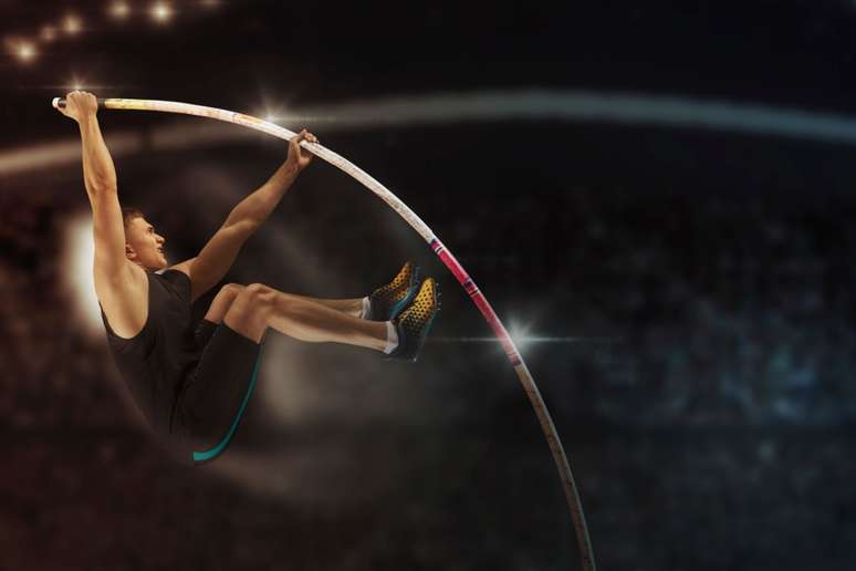 O salto com vara &eacute; desafiador para iniciantes devido &agrave; complexidade t&eacute;cnica e necessidade de equipamentos especializados 