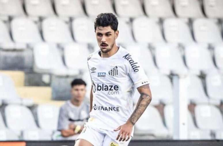 João Basso pode reestrear pelo Santos contra o Paysandu