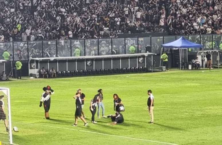 Torcedor sofre lesão em ação realizada no intervalo do jogo em São Januário –