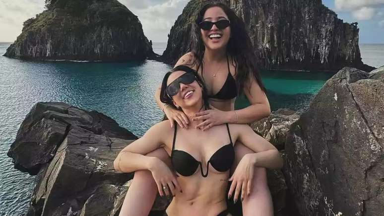 Mari Fernandez e J&uacute;lia Ribeiro estavam em Fernando de Noronha 