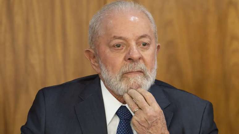 TCU discutirá relógio recebido por Lula em viagem à França em 2005