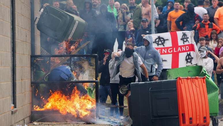 Verschiedene Gruppen nutzten die Wut über die Todesfälle, um Gewalt zu fördern