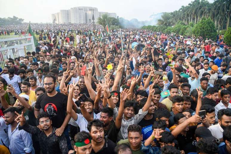Apesar da queda do governo de Bangladesh, as manifesta&ccedil;&otilde;es e os tumultos continuam