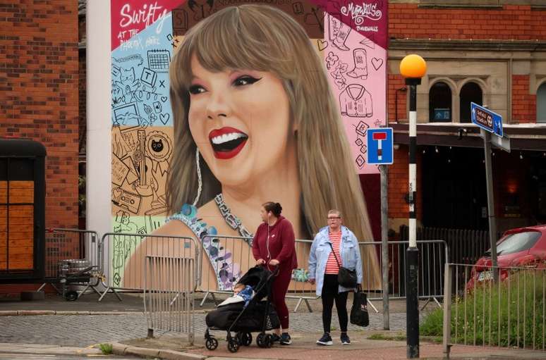 Mural de Taylor Swift em Liverpool
 30/5/2024   REUTERS/Phil Noble