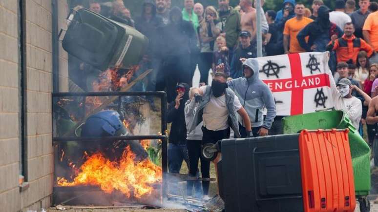 Grupos se aproveitaram da revolta com as mortes para estimular viol&ecirc;ncia