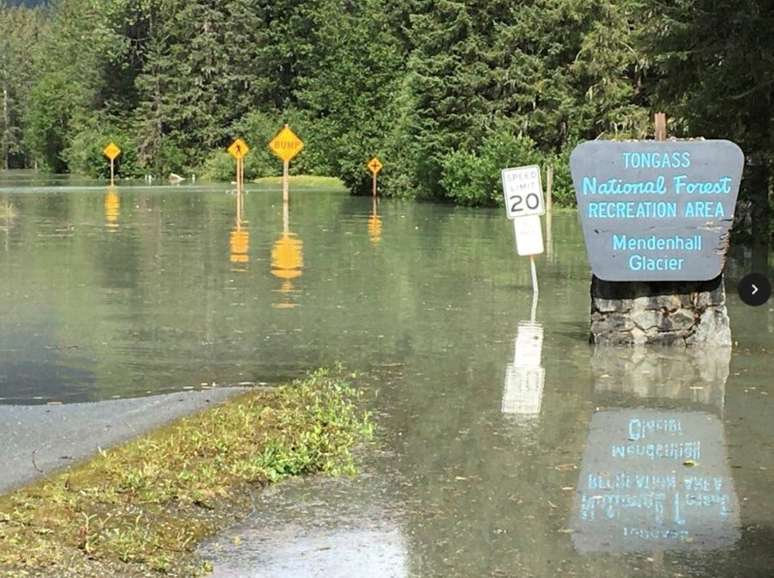 Vista da enchente após o rompimento de uma barragem glacial, em Juneau, Alasca, EUA
05/08/2023
Serviço Meteorológico Nacional Juneau/ via REUTERS  