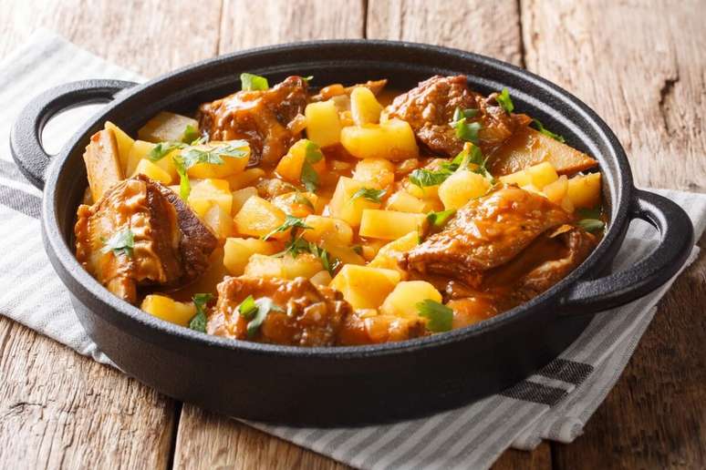 Costela com batata na pressão 