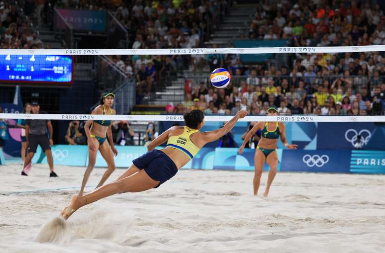 Ana Patrícia e Duda vencem australianas e disputam final do vôlei de praia dos Jogos de Paris