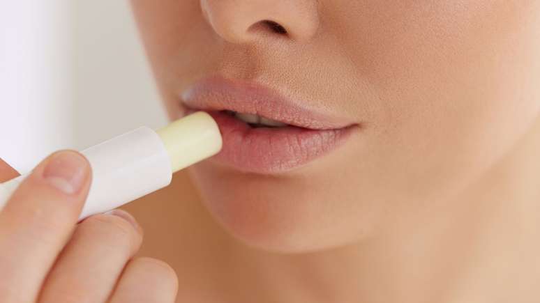 Veja como manter os l&aacute;bios hidratados nos dias frios