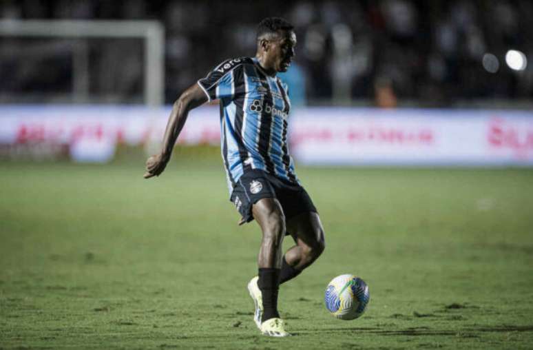 Edenilson foi um dos tr&ecirc;s gremistas a perder p&ecirc;nalti &ndash;