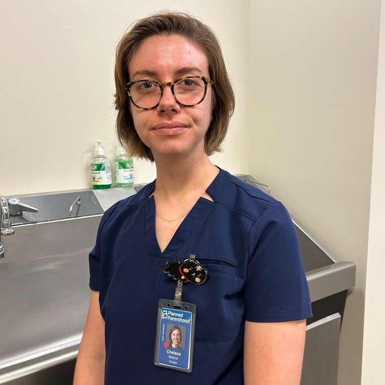 A m&eacute;dica Chelsea Daniels, da Planned Parenthood, notou um aumento na demanda por vasectomias