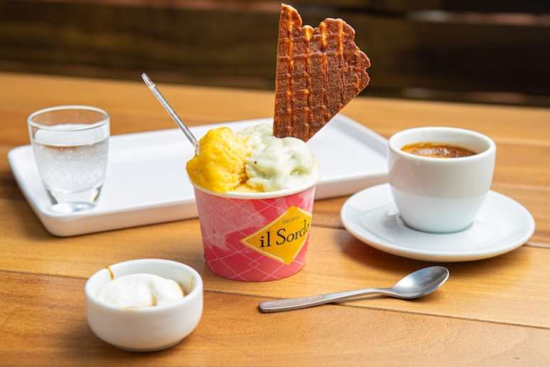 Gelatos veganos de manga e kiwi na Il Sordo, sorveteria em que todos os funcion&aacute;rios s&atilde;o surdos -