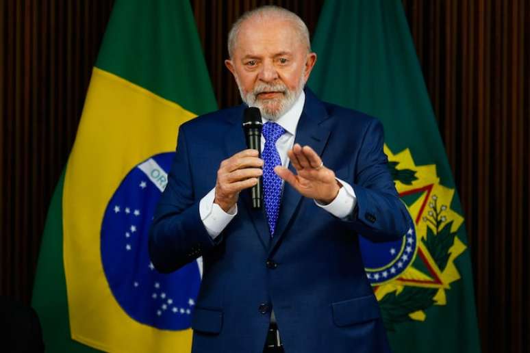 Na reunião ministerial, Lula contou aos auxiliares que ligou para o presidente do TCU, Bruno Dantas.