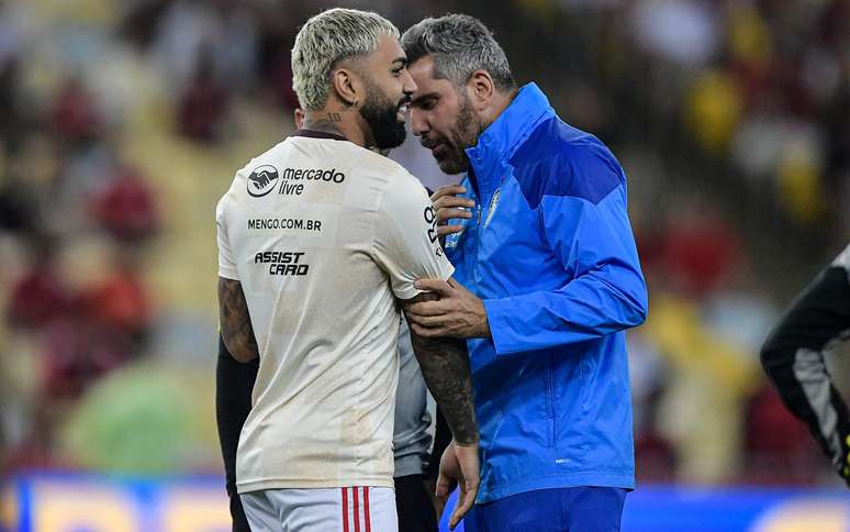 Atacante do Flamengo, Gabigol é alvo de nova polêmica envolvendo camisa do Palmeiras