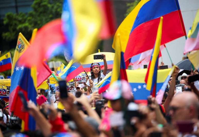 Protesto contra a elei&ccedil;&atilde;o na Venezuela acontece na Col&ocirc;mbia, entre cidad&atilde;os do pa&iacute;s vizinho