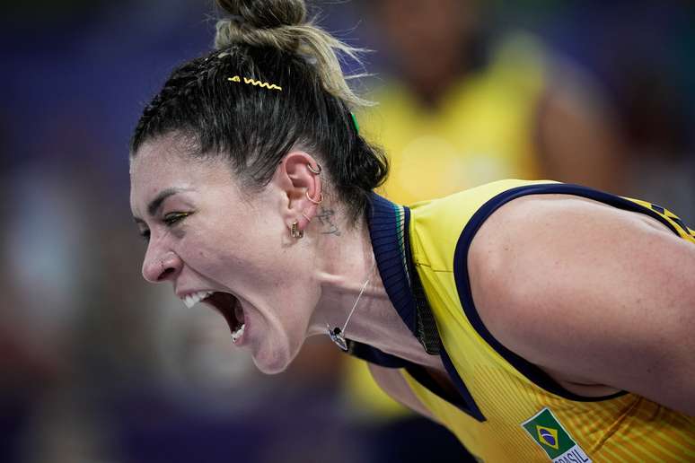 Brasil e EUA disputam vaga na final do vôlei feminino 