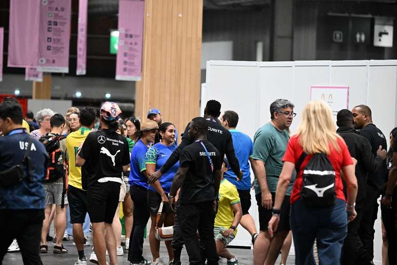 Torcedores de Brasil e EUA s&atilde;o expulsos de fila de banheiro por seguran&ccedil;as