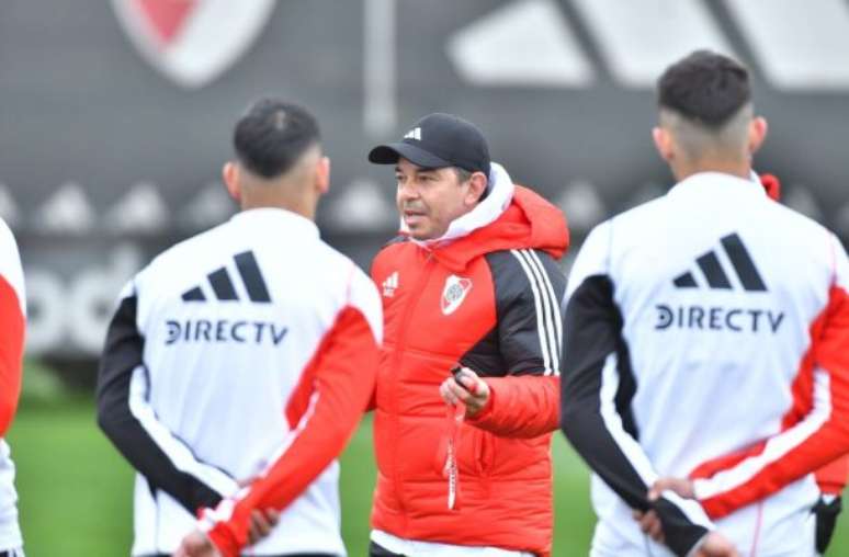 Técnico vai fazer mescla notória de experiência e juventude no 11 inicial –