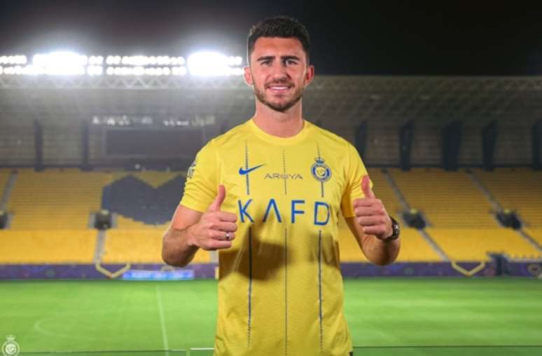 Laporte com a camisa do seu atual clube, o Al-Nassr –