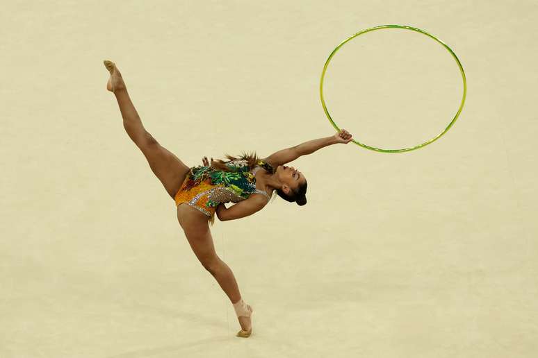 Bárbara Domingos disputa a final da ginástica rítmica