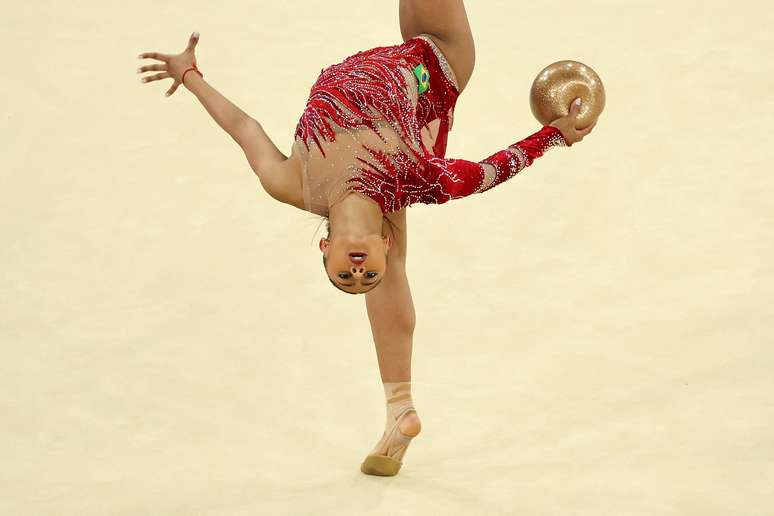 Barbara Domingos na final da ginástica rítmica