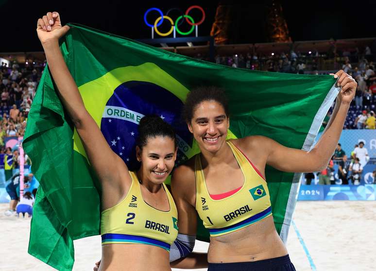 Ana Patricia e Duda comemoram ouro no vôlei feminino