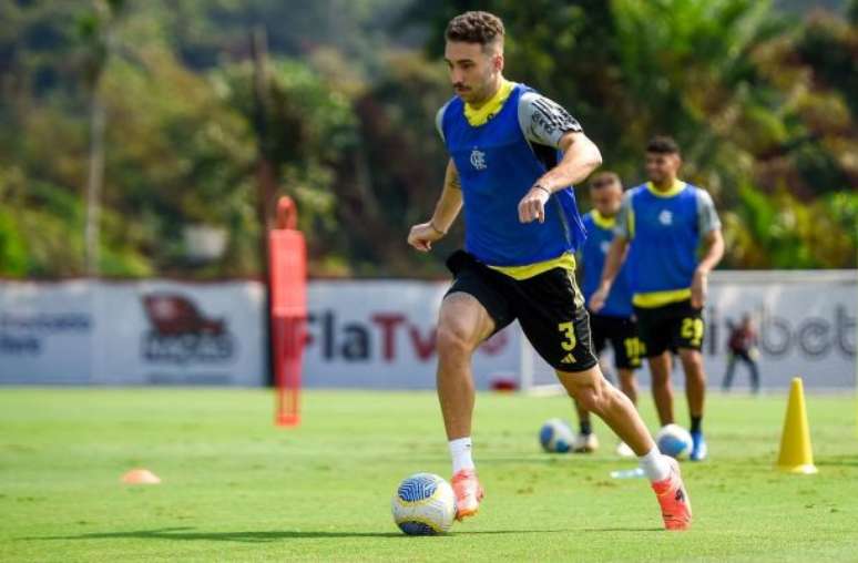 De la Cruz pode voltar ao time titular do Flamengo – Marcelo Cortes /CRF