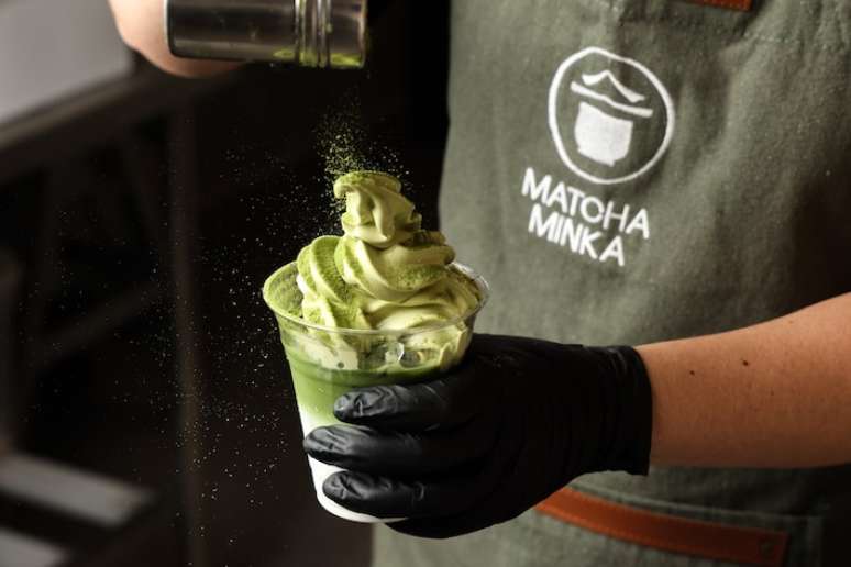 Nova casa temática da Liberdade serve matcha latte com soft de matcha.