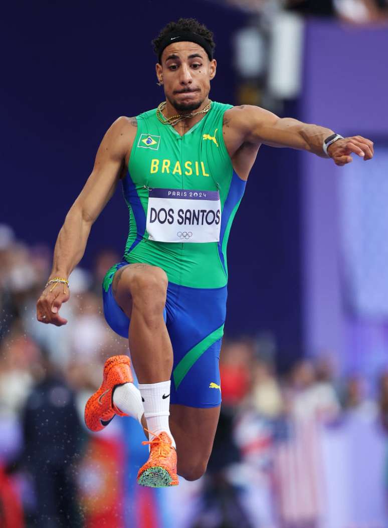 Almir Jr na final do salto triplo masculino no atletismo dos Jogos de Paris