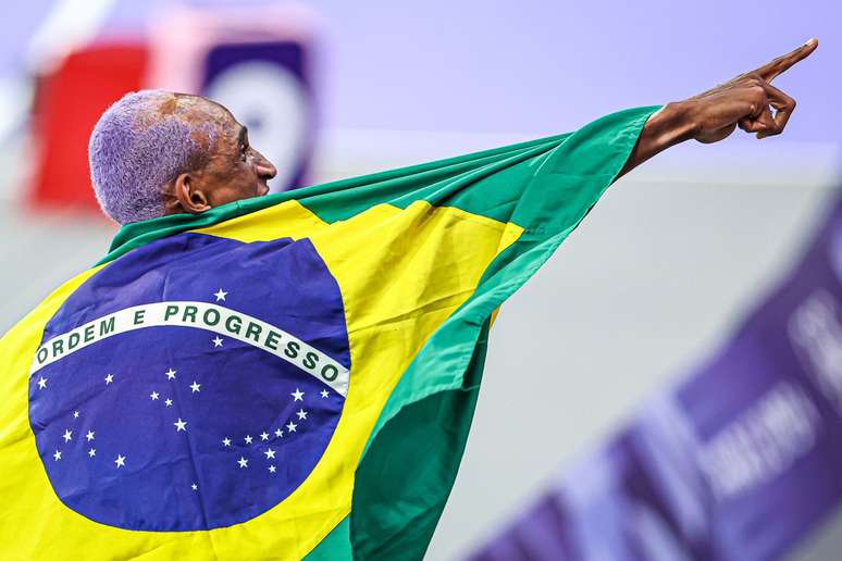  Alison 'Piu' dos Santos chegou na terceira colocação e conquistou o bronzepara o Brasil na final dos 400 metros com barreiras do atletismo dos Jogos de Paris