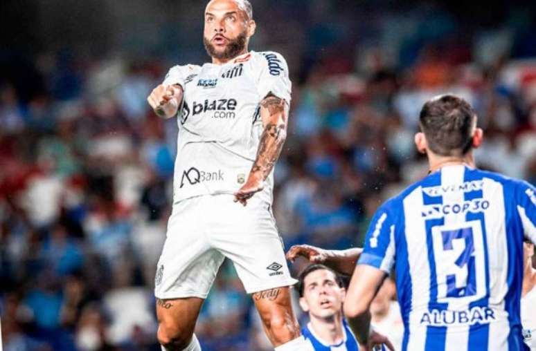 Atualmente, o atacante Guilherme é o grande nome do Santos na disputa da Série B –