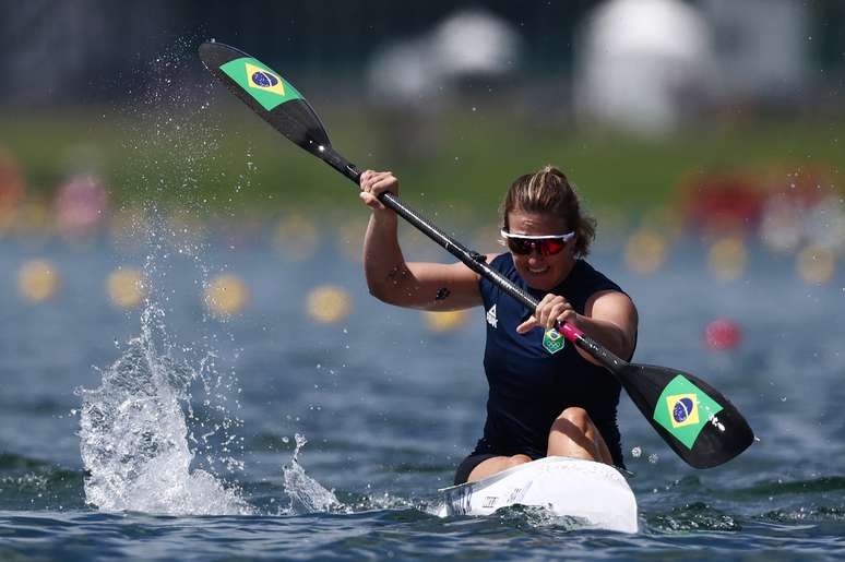 Ana Paula Vergutz no caiaque na prova feminina em Paris