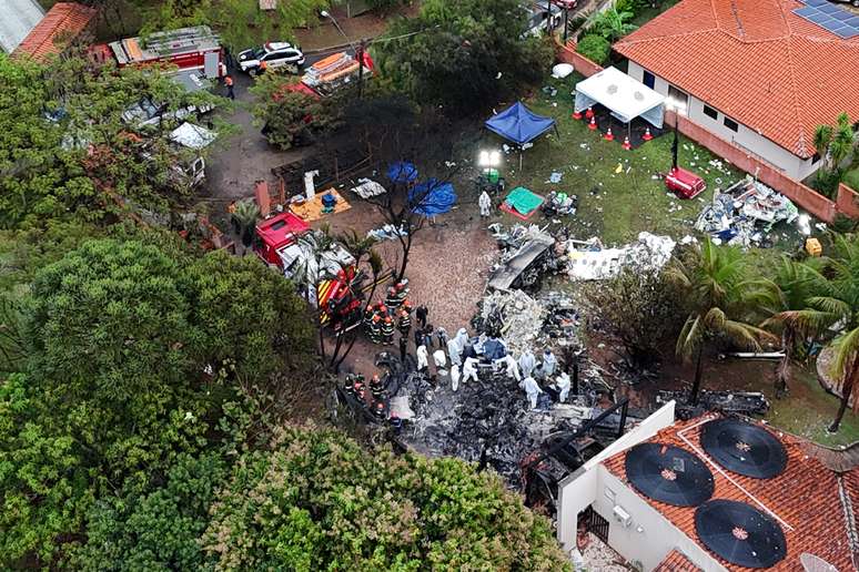 Queda de avião em Vinhedo (SP).