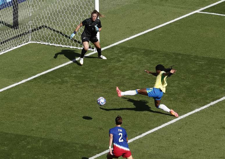 Brasil enfrenta os Estados Unidos na busca por ouro no futebol feminino