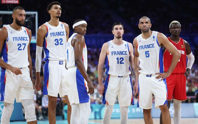 Seleção francesa de basquete em ação nas Olimpíadas