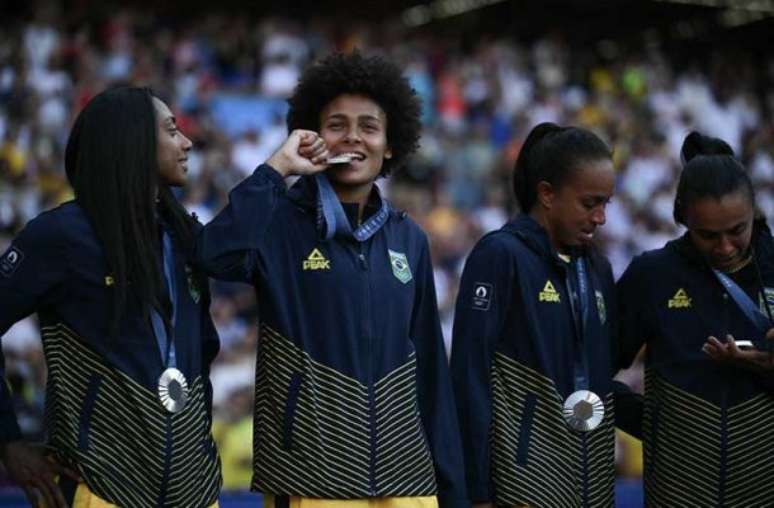  Yayá morde a medalha de prata: Brasil perde a final para Estados Unidos, mas faz grande campanha no futebol feminino nos Jogos Olímpicos 