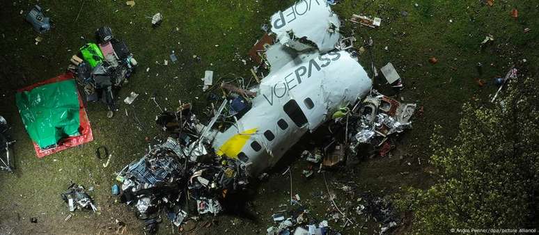 Restos do avião da Voepass que caiu na cidade paulista de Vinhedo deixando 62 mortos