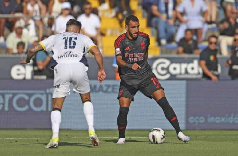 Benfica perde para o Famalicão em estreia no Campeonato Português –