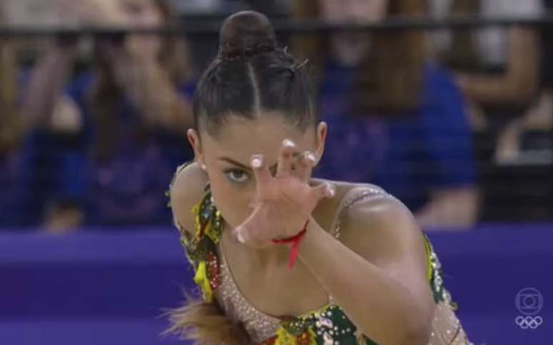 Atleta brasileira Bárbara Domingos da ginástica rítimica na transmissão da Globo 