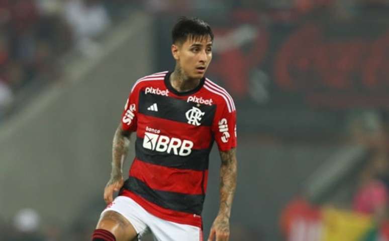 Pulgar em ação com a camisa do Flamengo