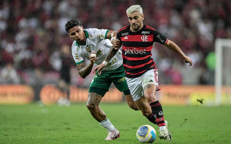 Flamengo e Palmeiras jogam neste domingo 11 pelo Campeonato Brasileiro